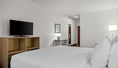 Zimmer, 1 King-Bett und Schlafsofa, rollstuhlgeeignete Dusche