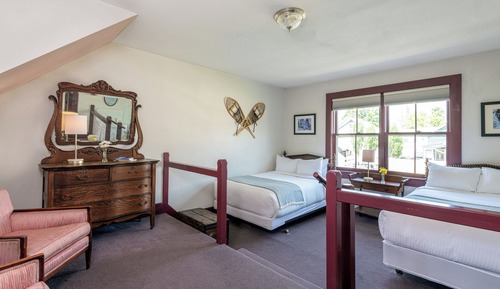 Economy-Doppelzimmer, 2 Doppelbetten (Room #6, Shared Bathroom)