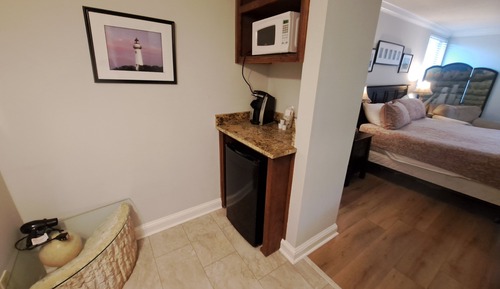 King Room 303 Pet Friendly Upstairs