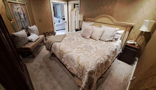 Penthouse Suite Room 300