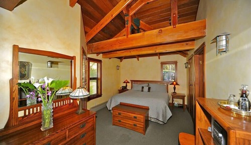 L.E. White (Pet friendly)