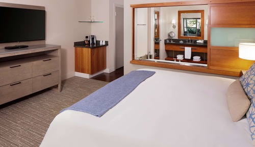 Zimmer, 1 King-Bett (Partial Bay View)