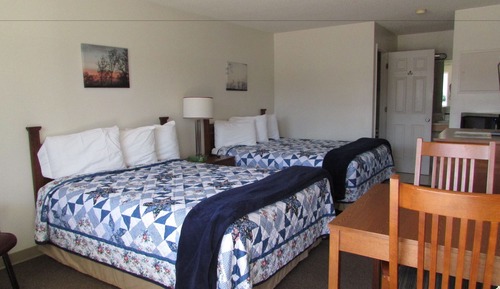 Standardzimmer, 2 Queen-Betten, Kühlschrank und Mikrowelle