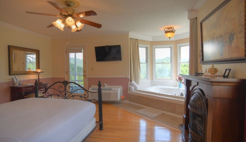 Deluxe-Zimmer, 1 Queen-Bett, Whirlpool, Bergblick