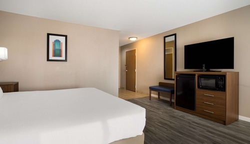 Standardzimmer, 1 King-Bett, barrierefrei, Kühlschrank und Mikrowelle