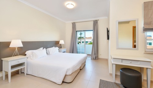 Superior-Stadtwohnung, 2 Schlafzimmer, eigener Pool