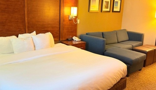 Zimmer, 1 King-Bett und Schlafsofa, barrierearm, Nichtraucher (Bathtub w/Grab Bars)