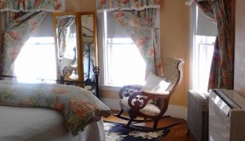 Standard-Dreibettzimmer, mit Bad (Pauline Room-303)