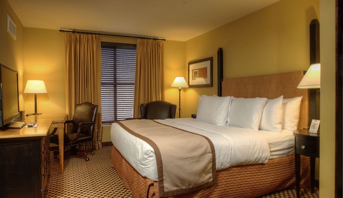 Deluxe Queen Bed Suite ADA