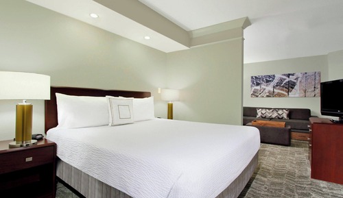 Studiosuite, 1 King-Bett und Schlafsofa (Mobility/Hearing Access, Roll-In Shwr)