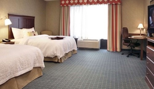 Zimmer, 2 Queen-Betten, barrierefrei (Hearing)