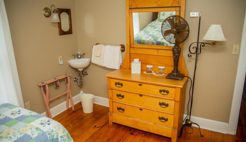 Dreibettzimmer, Mehrere Betten, Gemeinschaftsbad