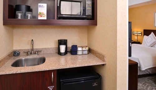 Suite, Mehrere Betten (Mobility/Hearing Access, Roll-In Shwr)