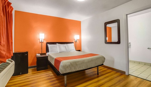 Standardzimmer, 1 Doppelbett, Raucher, Kühlschrank und Mikrowelle