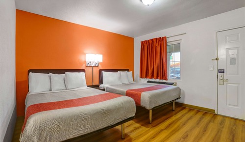 Standardzimmer, 2 Doppelbetten, Raucher, Kühlschrank und Mikrowelle