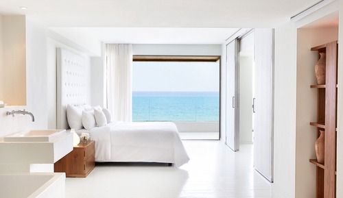 One Bedroom Grand Suite with Frontal Sea View