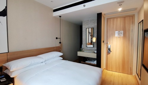 Zimmer, 1 Queen-Bett, Stadtblick