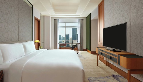 Club-Suite, 1 King-Bett, Stadtblick