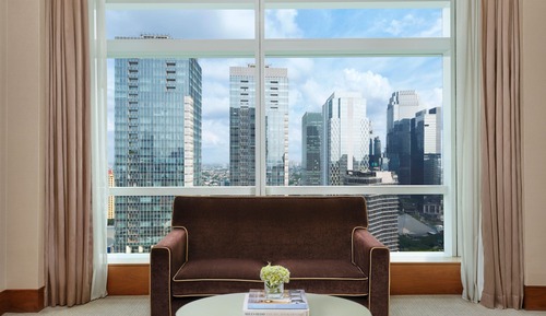 The Ritz-Carlton Suite, Club Lounge Access