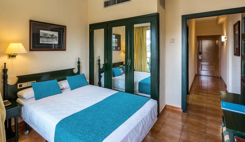 Superior-Doppelzimmer (3 Adults + 1 Child)