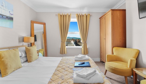 Superior-Zimmer (3rd floor, rooftop view)