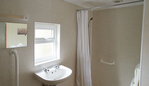 Economy-Zimmer (2 Adults + 1 Child)