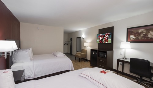 Premium-Zimmer, 2 Queen-Betten (Upgraded Bedding & Snack, Smoke Free)