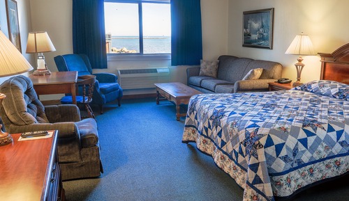 Lakeside Executive One Queen Bed