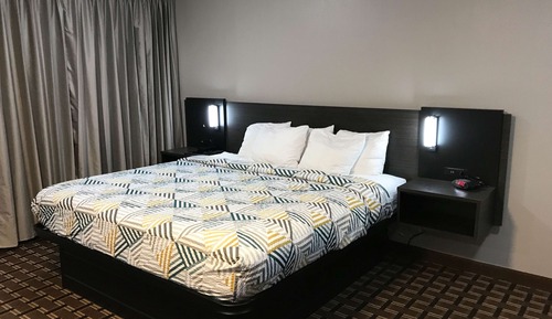 Standardzimmer, 1 King-Bett, Raucher, Kühlschrank und Mikrowelle