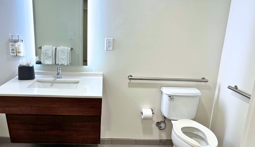 Standardzimmer, 1 King-Bett, barrierefrei (Mobility, Accessible Tub)