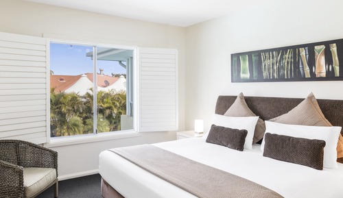 Zimmer, Poolblick (Weekly housekeeping)