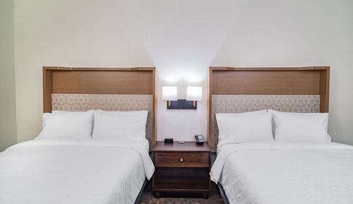 Standardzimmer, 2 Queen-Betten, rollstuhlgeeignete Dusche (Roll-In Shower)