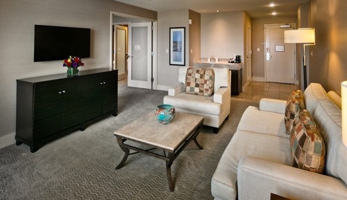 North Executive Suite, 1 King, Non-Smoking