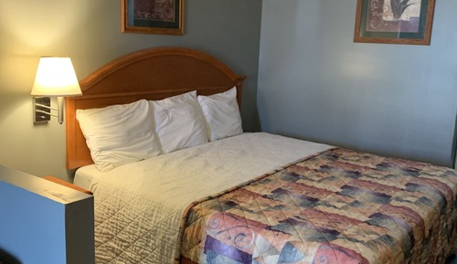 Room, 1 King Bed, Smoking