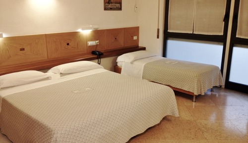 Dreibettzimmer