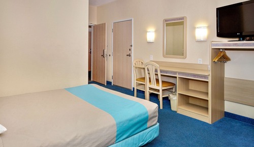 Standardzimmer, 2 Doppelbetten, Nichtraucher, Kühlschrank und Mikrowelle
