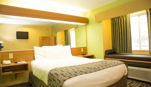 Suite, 1 Queen-Bett, barrierefrei, Nichtraucher (Bathtub w/ Grab Bars)