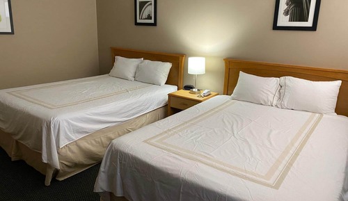 Zimmer, 2 Queen-Betten, Nichtraucher, Kühlschrank und Mikrowelle (1 Star)