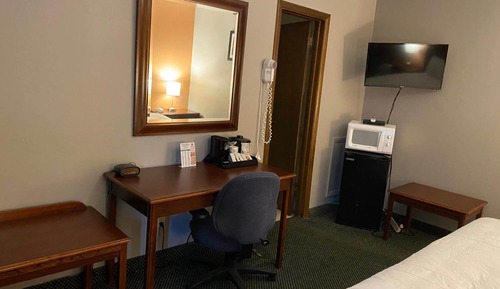 Zimmer, 1 King-Bett, Nichtraucher, Kühlschrank und Mikrowelle (1 Star)