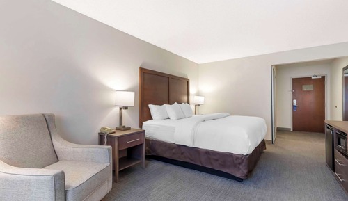 Zimmer, 1 King-Bett, barrierefrei, Nichtraucher (Accessible Tub)