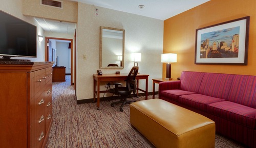 Suite, 1 King-Bett und Schlafsofa, Kühlschrank und Mikrowelle (Upper Floor)