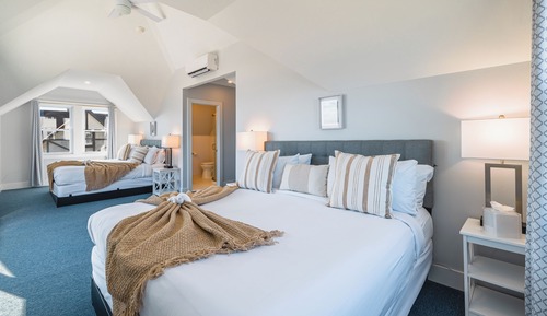 Panoramic-Suite, Mehrere Betten, Balkon, Meerblick (22) King with Shared Bath)