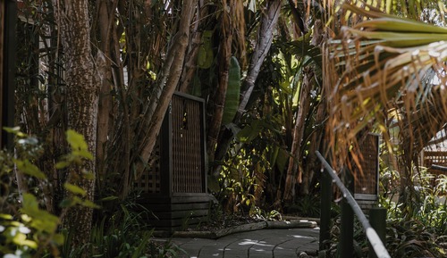 Villa, zum Garten hin
