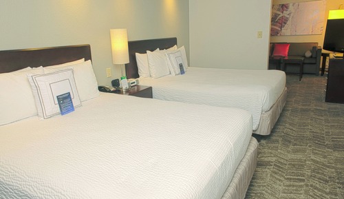 Suite, Mehrere Betten, Nichtraucher (Mobility/Hearing Accessible, Tub)