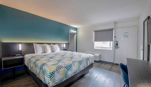 Standardzimmer, 1 King-Bett, Nichtraucher, Kühlschrank und Mikrowelle