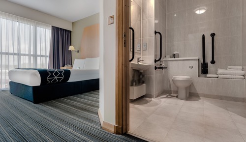 Standardzimmer, 1 Doppelbett, rollstuhlgeeignete Dusche