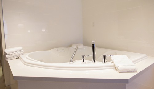 Standardzimmer, 1 King-Bett und Schlafsofa, Whirlpool