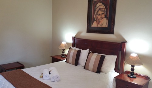 Comfort Room, 1 Bedroom (Rm 1, Queen Bed, Garden access)