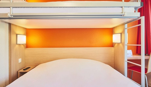 Standardzimmer, Mehrere Betten (1 Double and 1 Single bed)