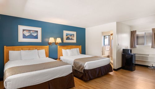 Zimmer, 2 Queen-Betten, Poolseite